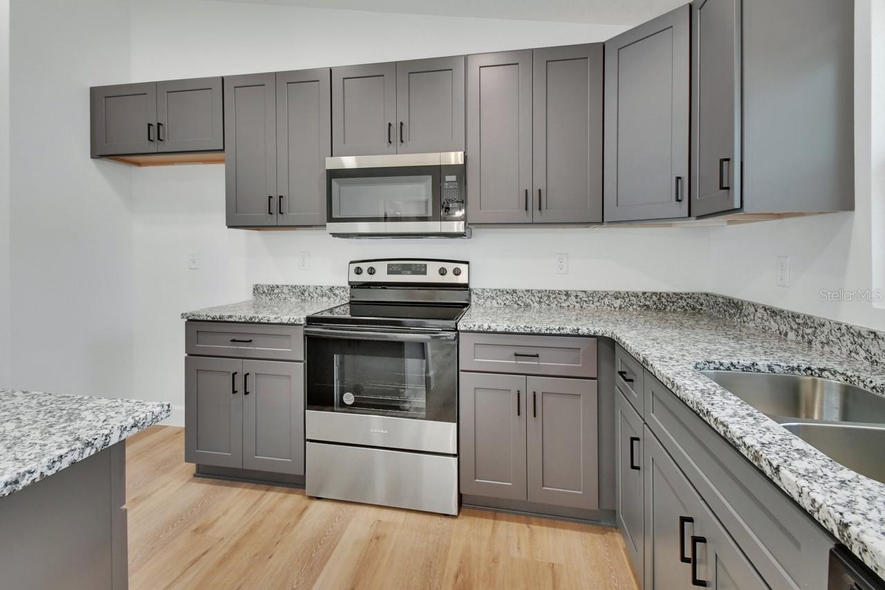 Image 5 of 20 For 147 Waldor Avenue