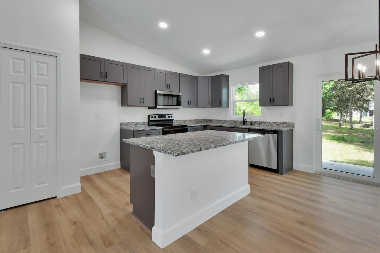 Image 6 of 20 For 147 Waldor Avenue