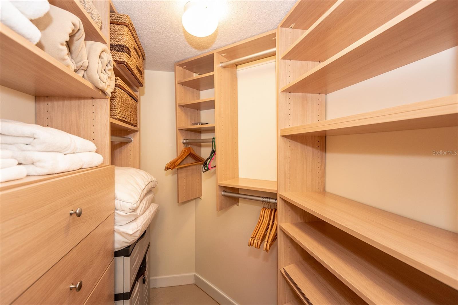 Image 21 of 45 For 1183 Ocean Shore Boulevard 405