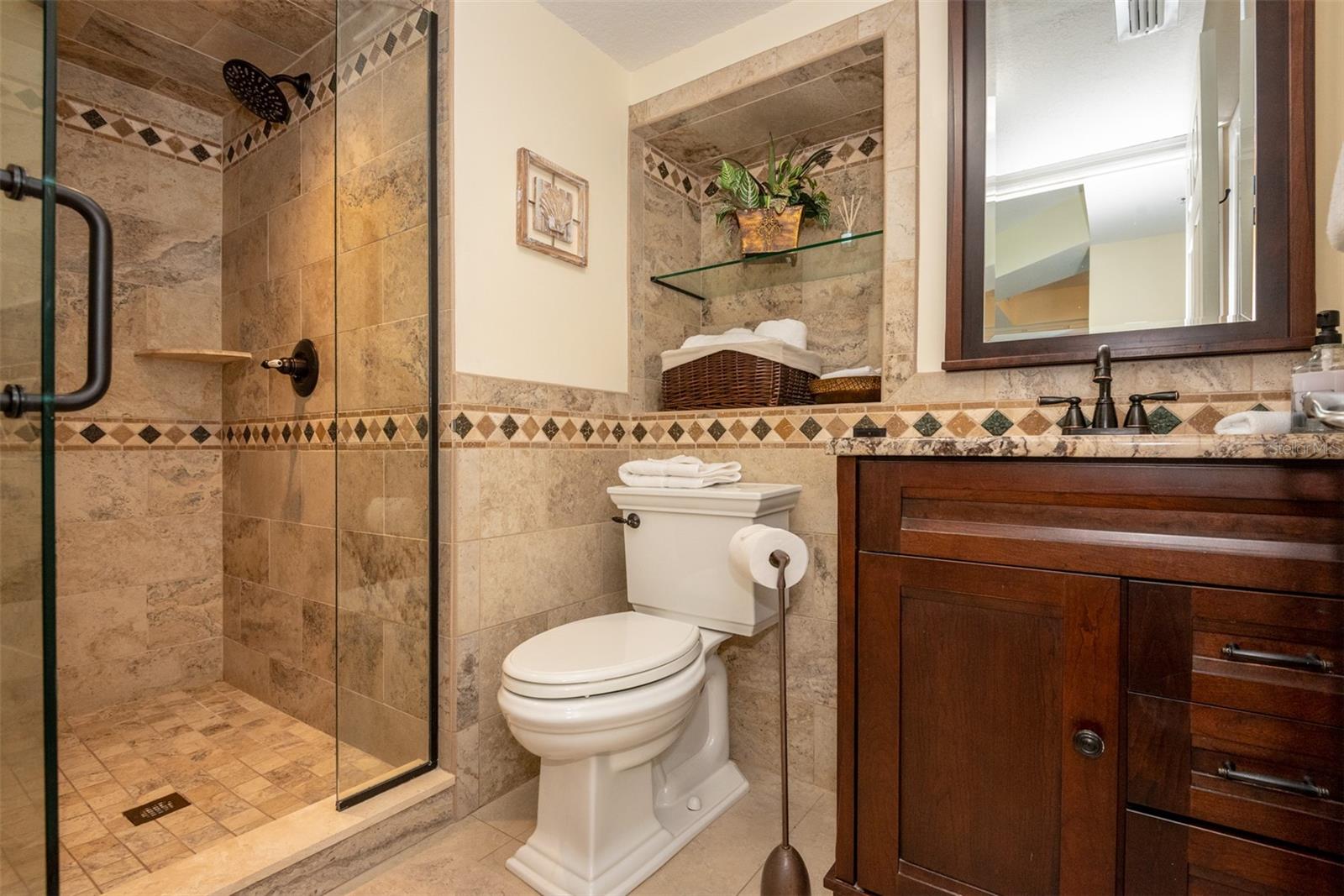 Image 27 of 45 For 1183 Ocean Shore Boulevard 405