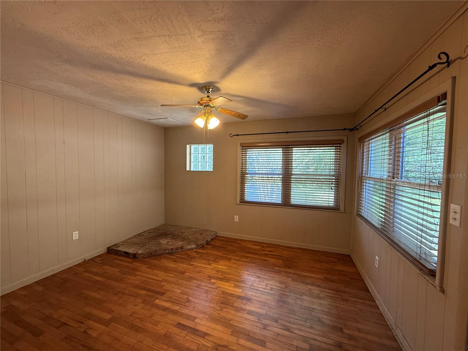 Image 10 of 24 For 514 Land O Lakes Court