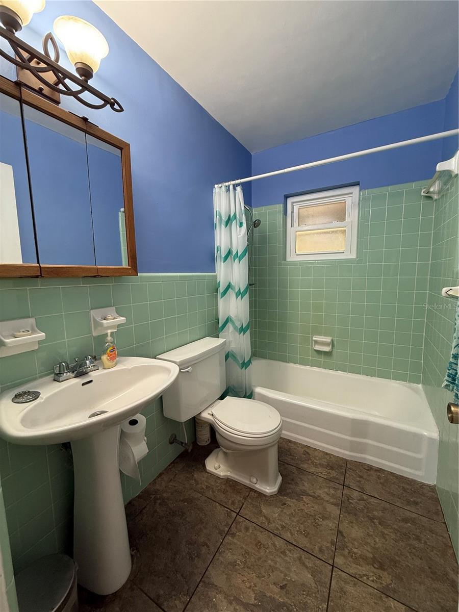 Image 12 of 24 For 514 Land O Lakes Court