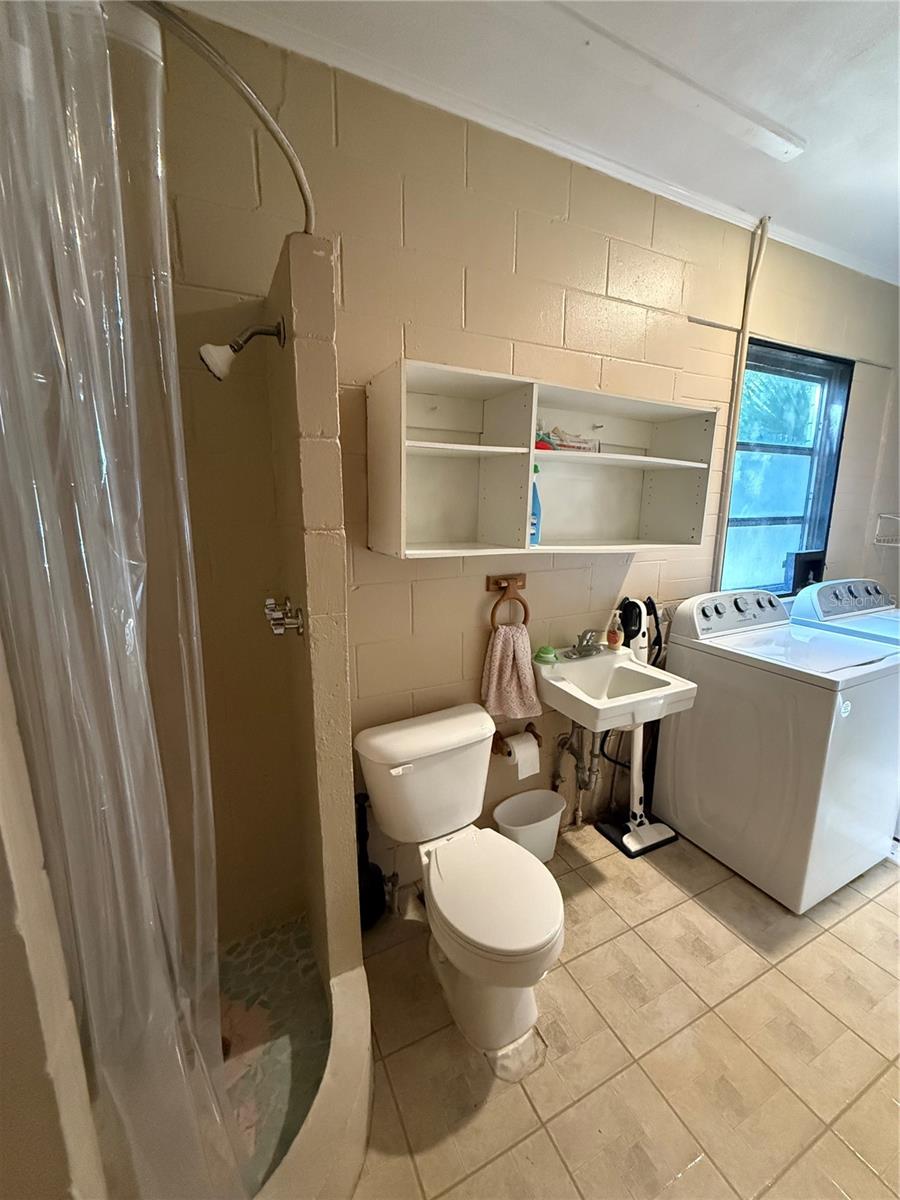 Image 16 of 24 For 514 Land O Lakes Court