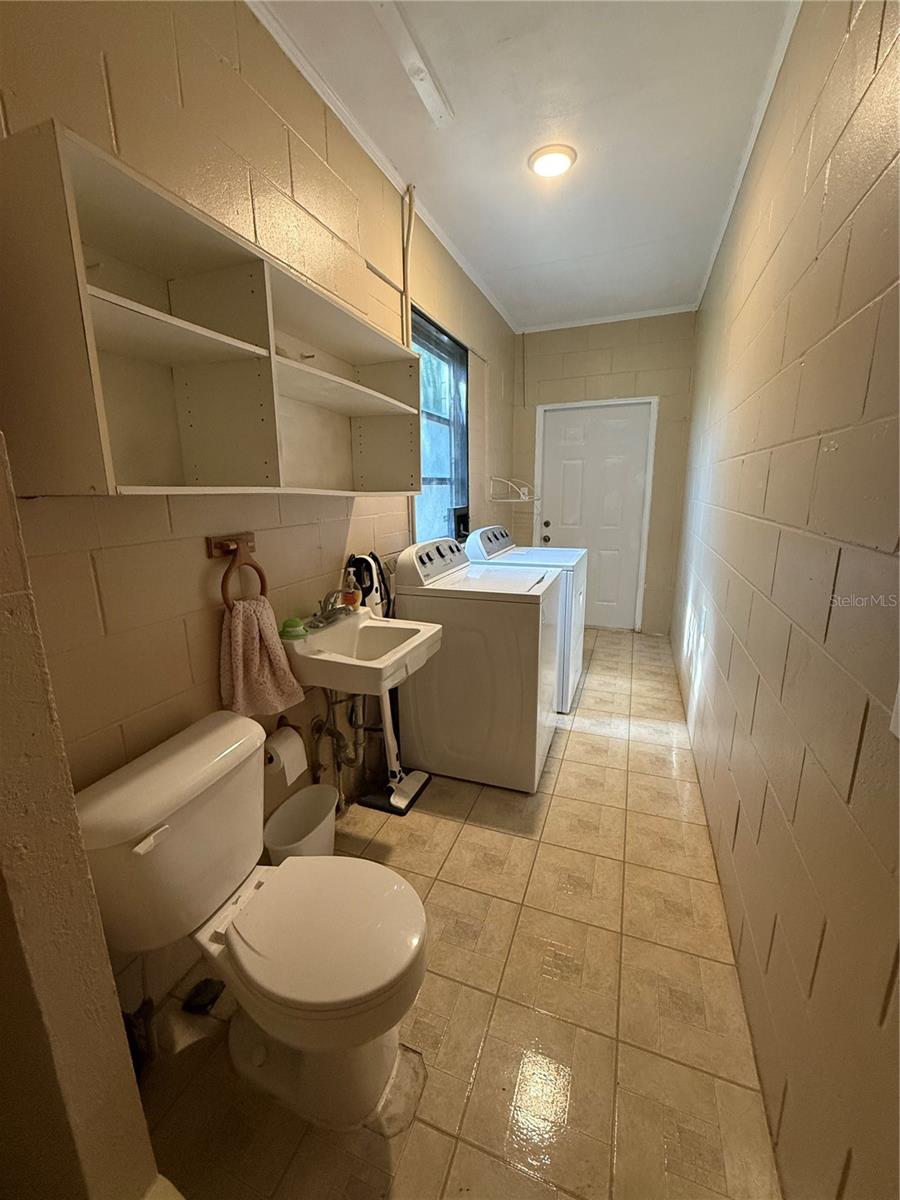 Image 17 of 24 For 514 Land O Lakes Court