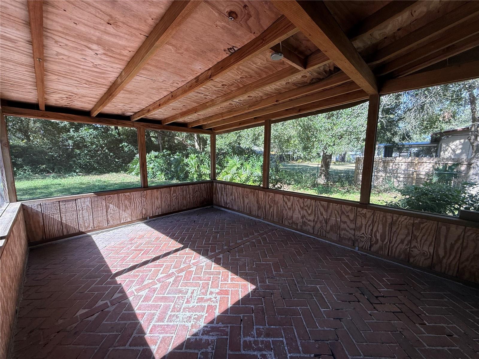 Image 18 of 24 For 514 Land O Lakes Court