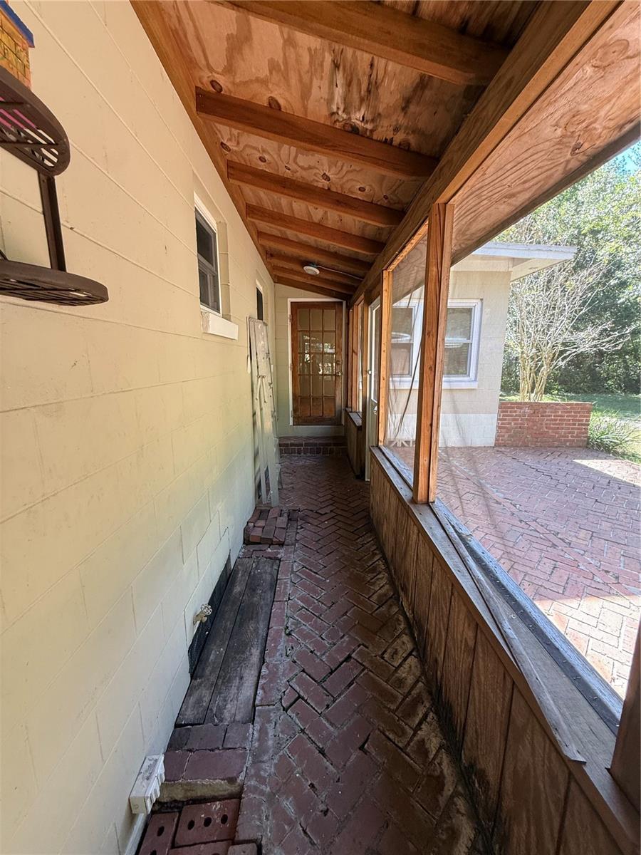 Image 19 of 24 For 514 Land O Lakes Court