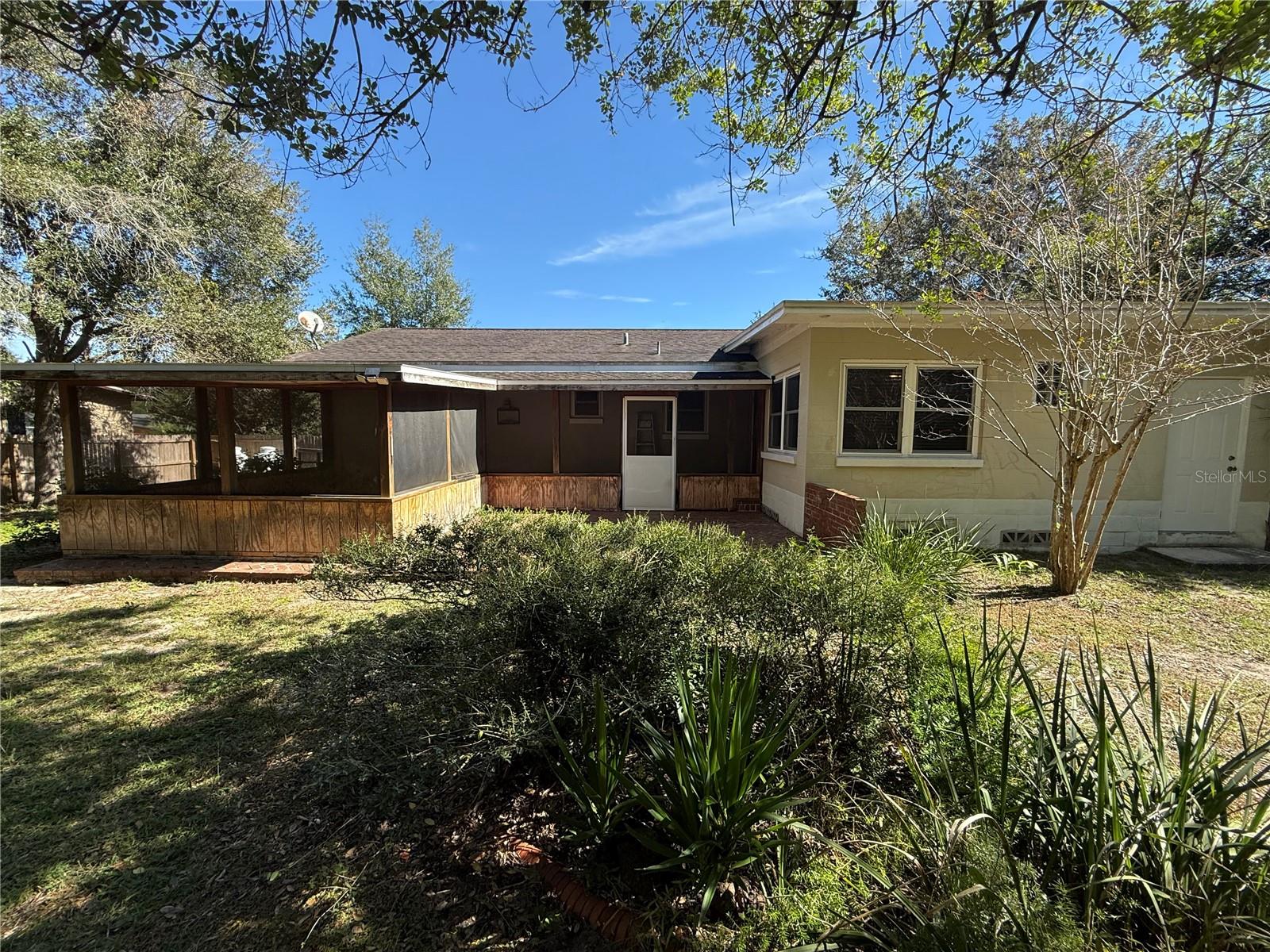 Image 21 of 24 For 514 Land O Lakes Court