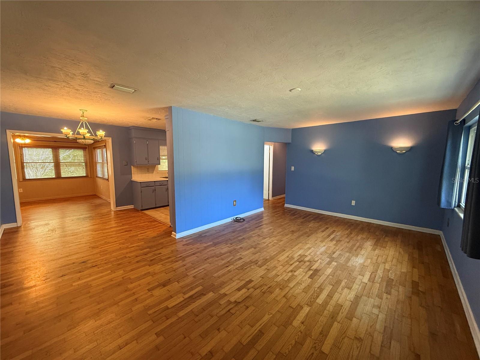 Image 4 of 24 For 514 Land O Lakes Court