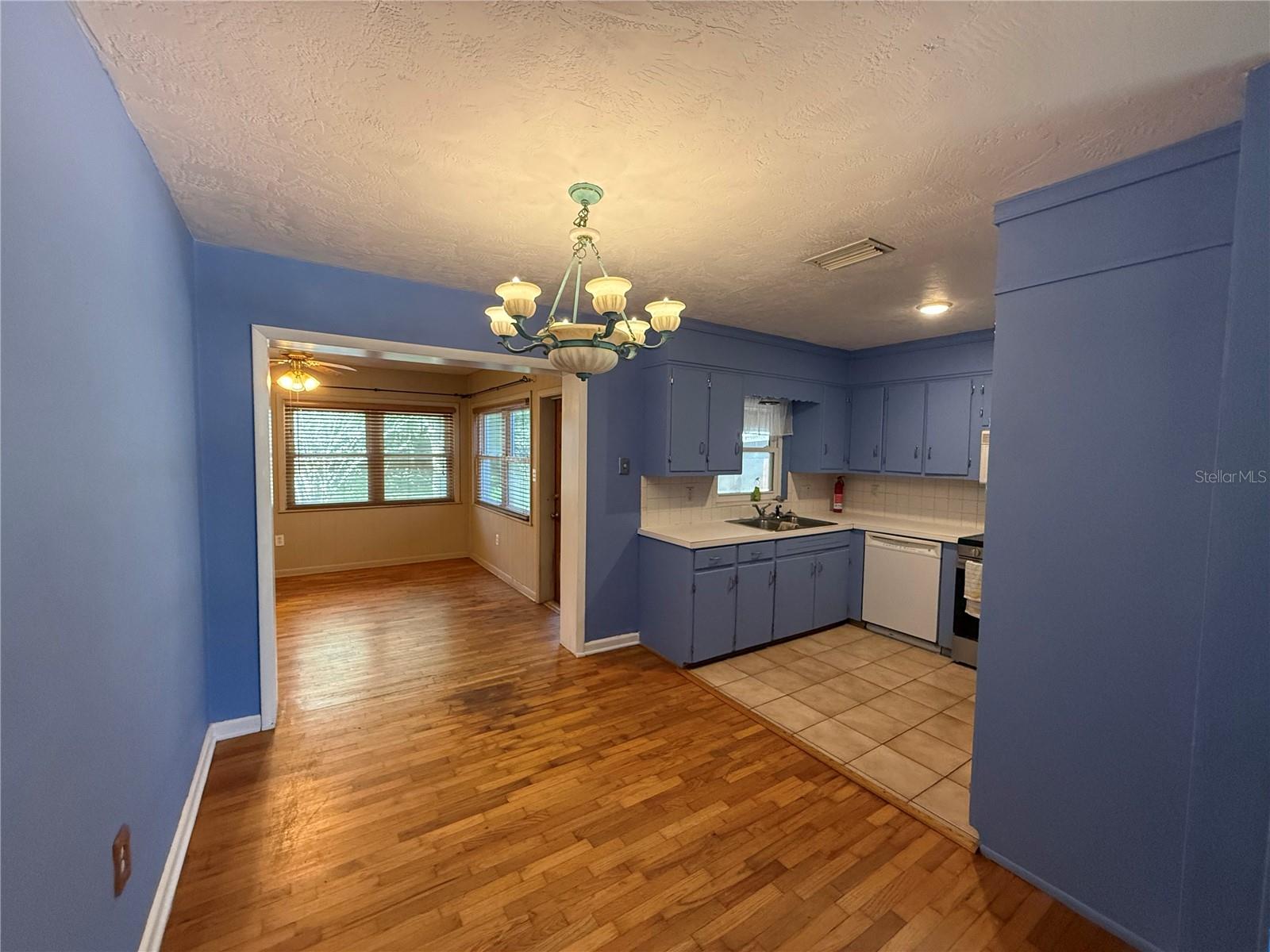 Image 5 of 24 For 514 Land O Lakes Court