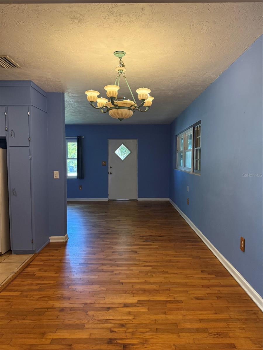 Image 9 of 24 For 514 Land O Lakes Court