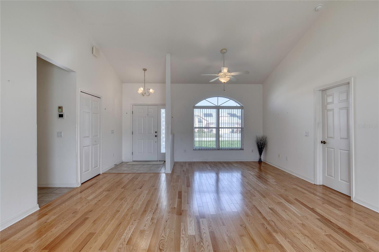 Image 11 of 42 For 114 Peninsula Winds Drive