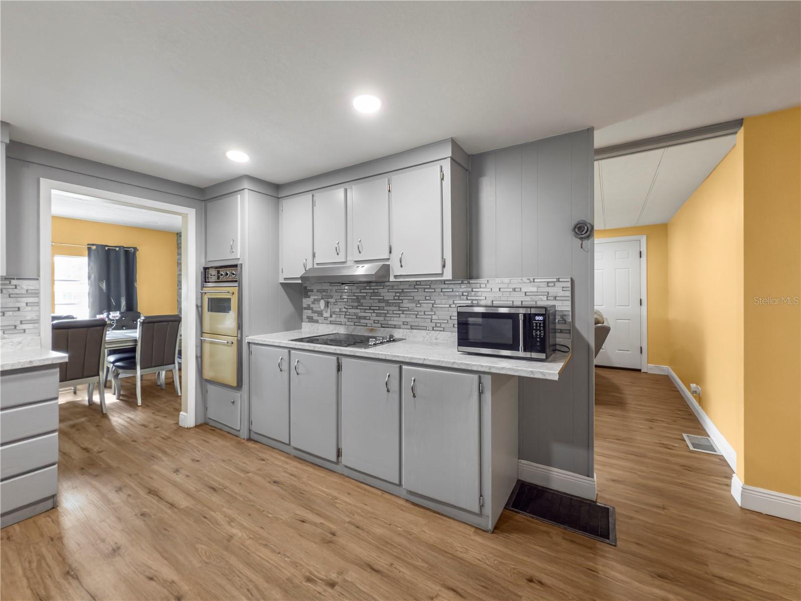 Image 10 of 31 For 4102 Woodland Circle