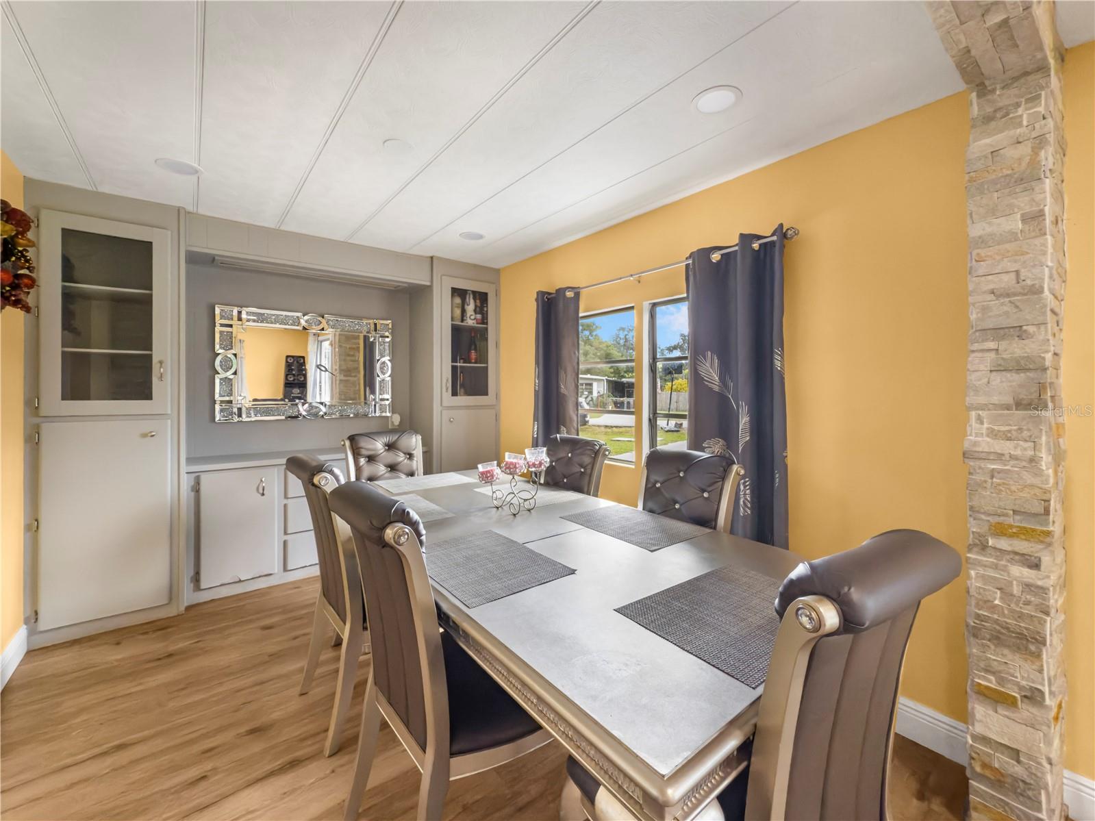 Image 11 of 31 For 4102 Woodland Circle