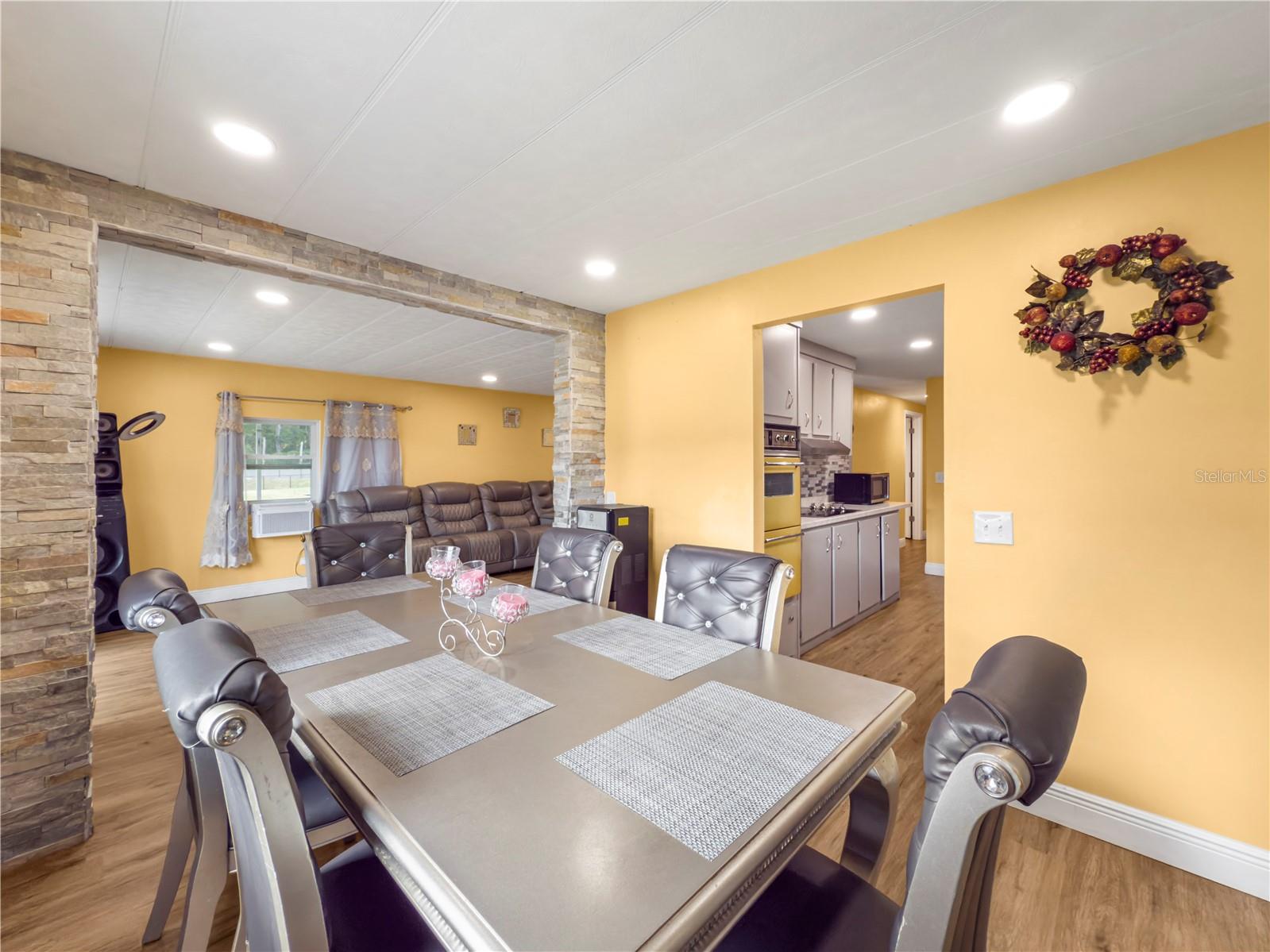 Image 12 of 31 For 4102 Woodland Circle