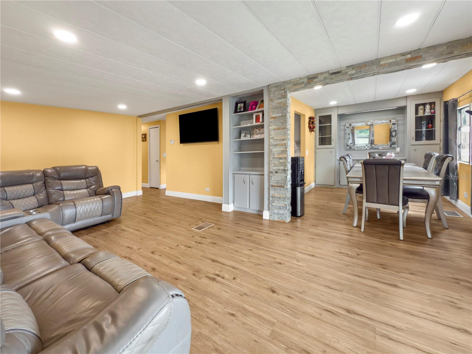 Image 13 of 31 For 4102 Woodland Circle