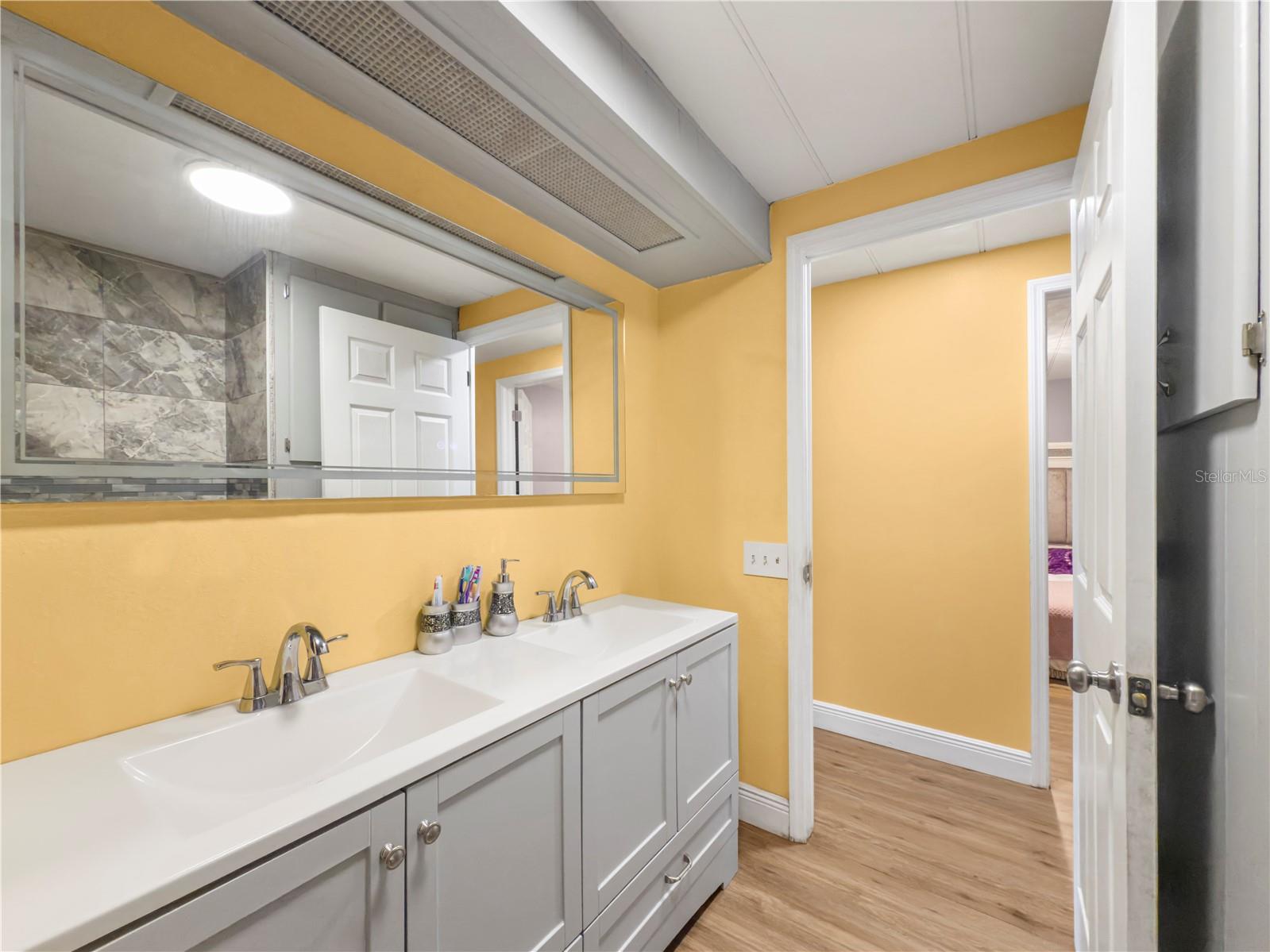 Image 16 of 31 For 4102 Woodland Circle