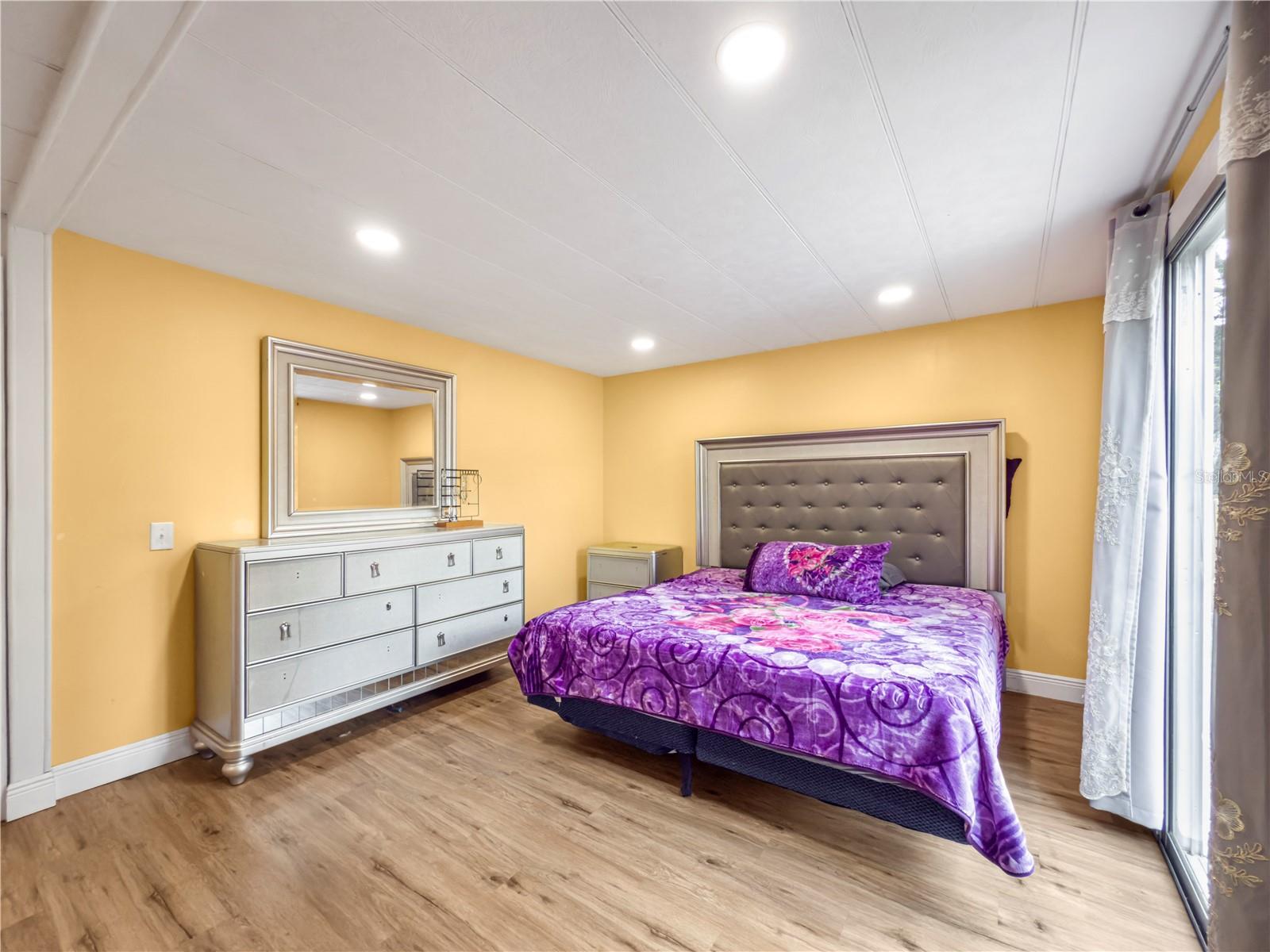 Image 20 of 31 For 4102 Woodland Circle