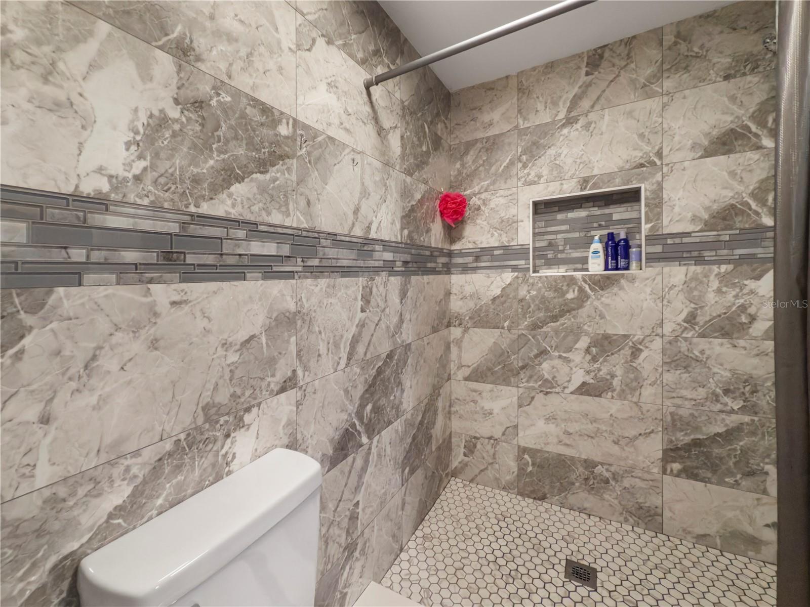 Image 24 of 31 For 4102 Woodland Circle