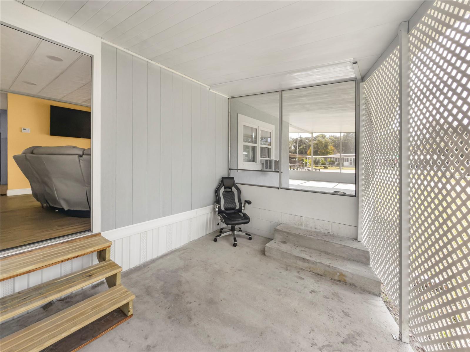 Image 25 of 31 For 4102 Woodland Circle