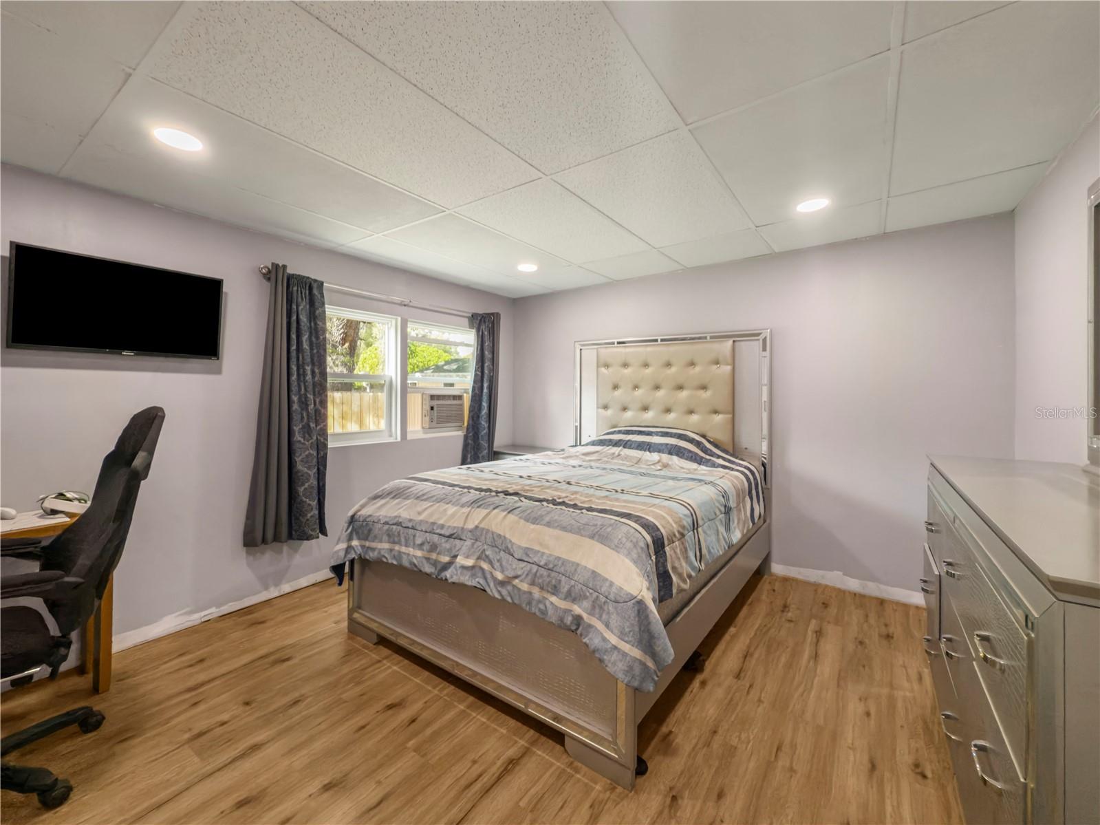 Image 27 of 31 For 4102 Woodland Circle