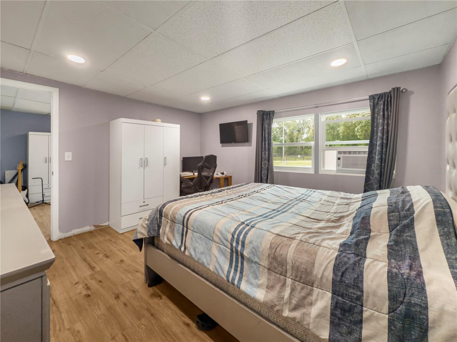 Image 28 of 31 For 4102 Woodland Circle