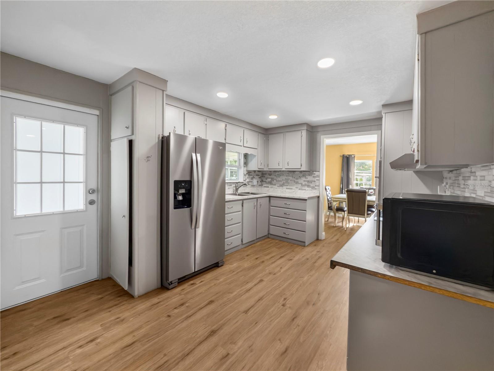 Image 6 of 31 For 4102 Woodland Circle