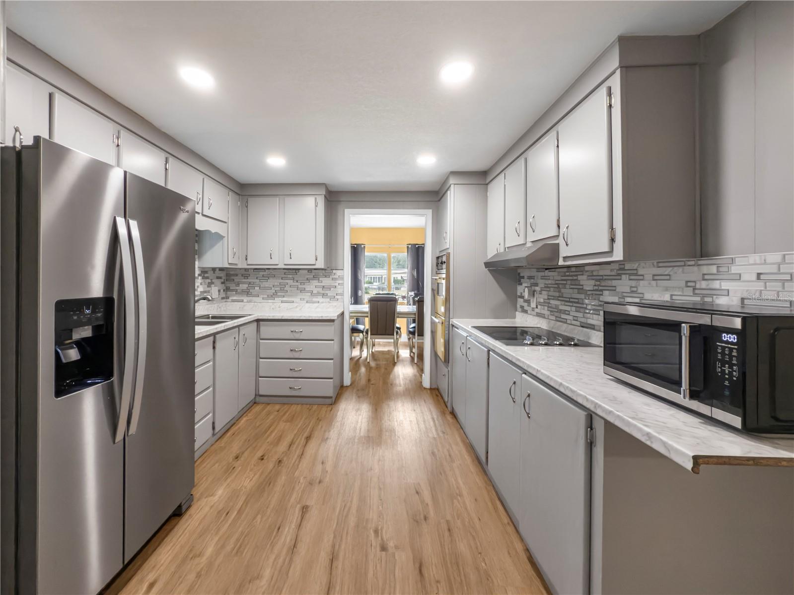 Image 7 of 31 For 4102 Woodland Circle