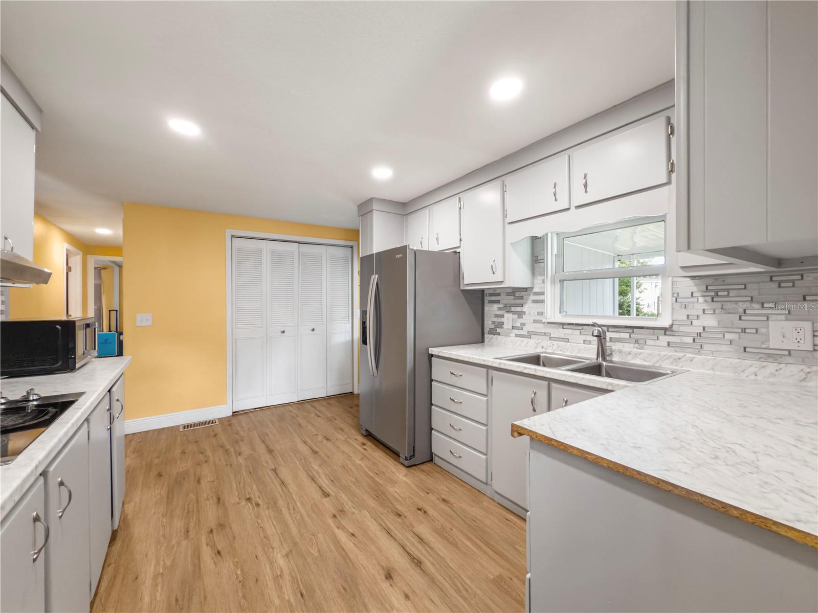 Image 9 of 31 For 4102 Woodland Circle