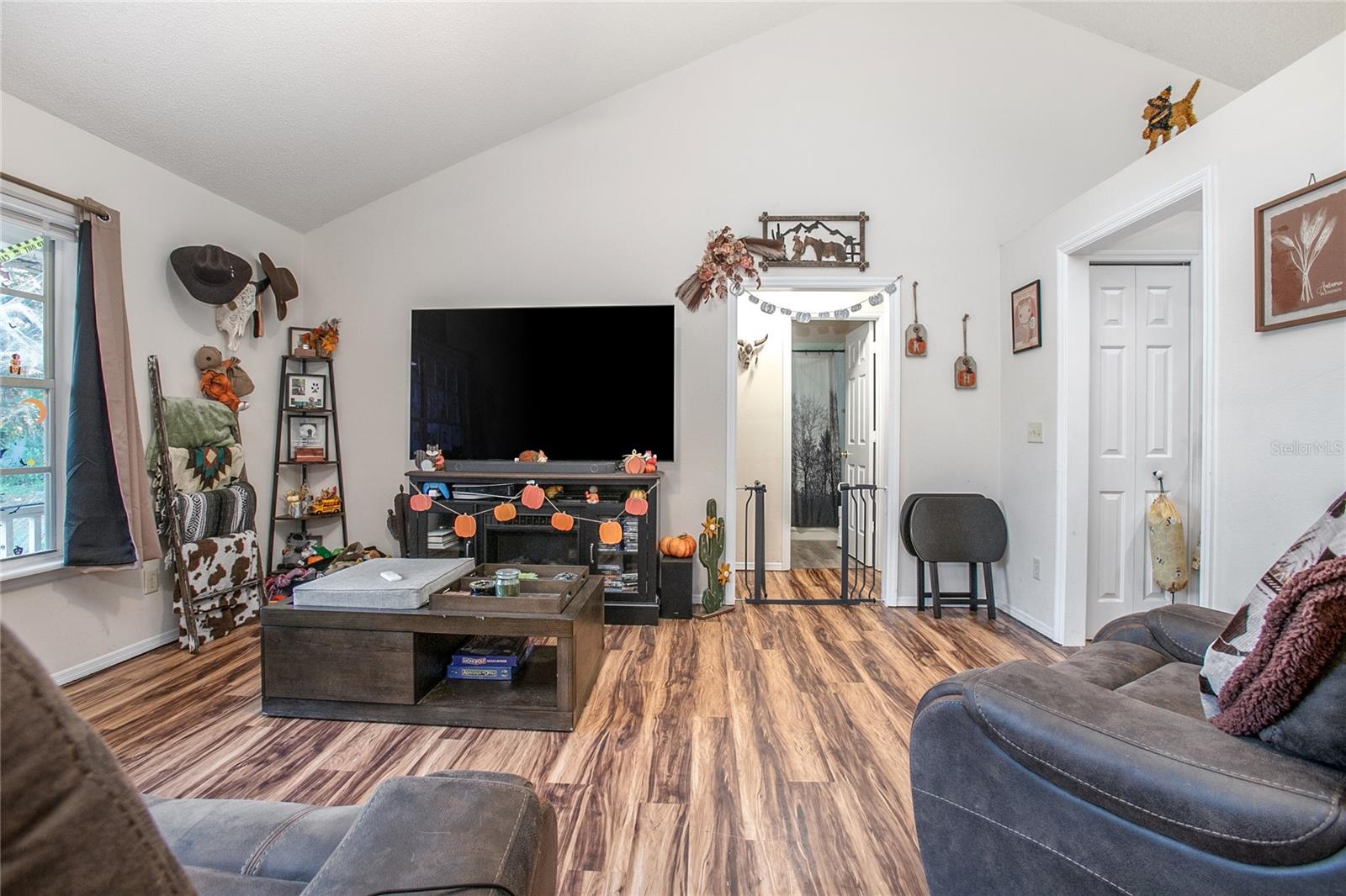 Image 9 of 32 For 500 Kansas Avenue