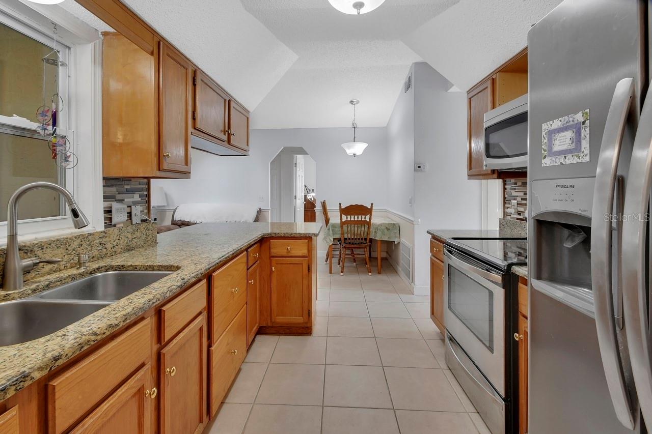 Image 3 of 33 For 2547 Wilmhurst Road