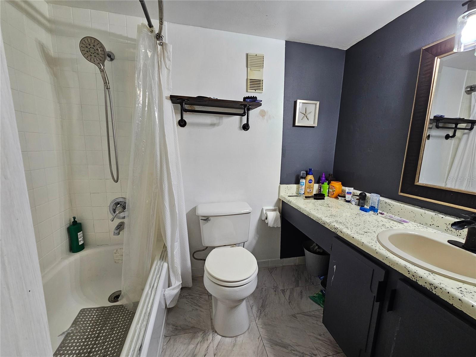 Image 17 of 18 For 1504 Virginia Avenue 203