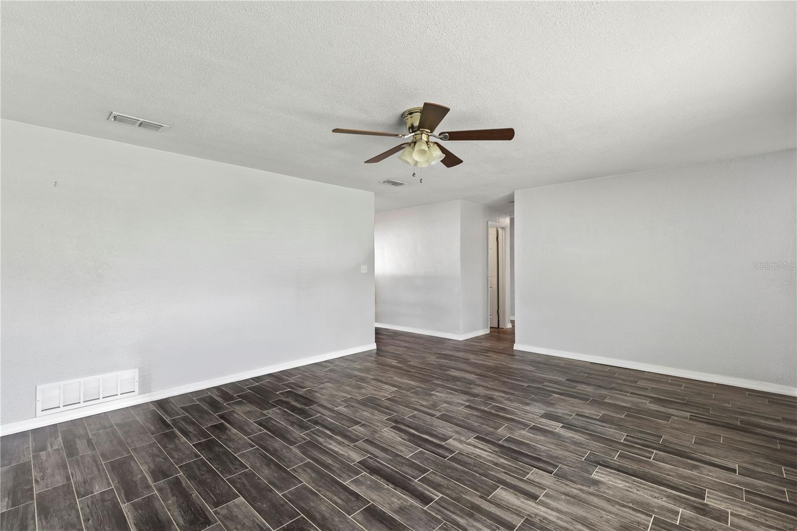 Image 10 of 48 For 536 Peacock Road