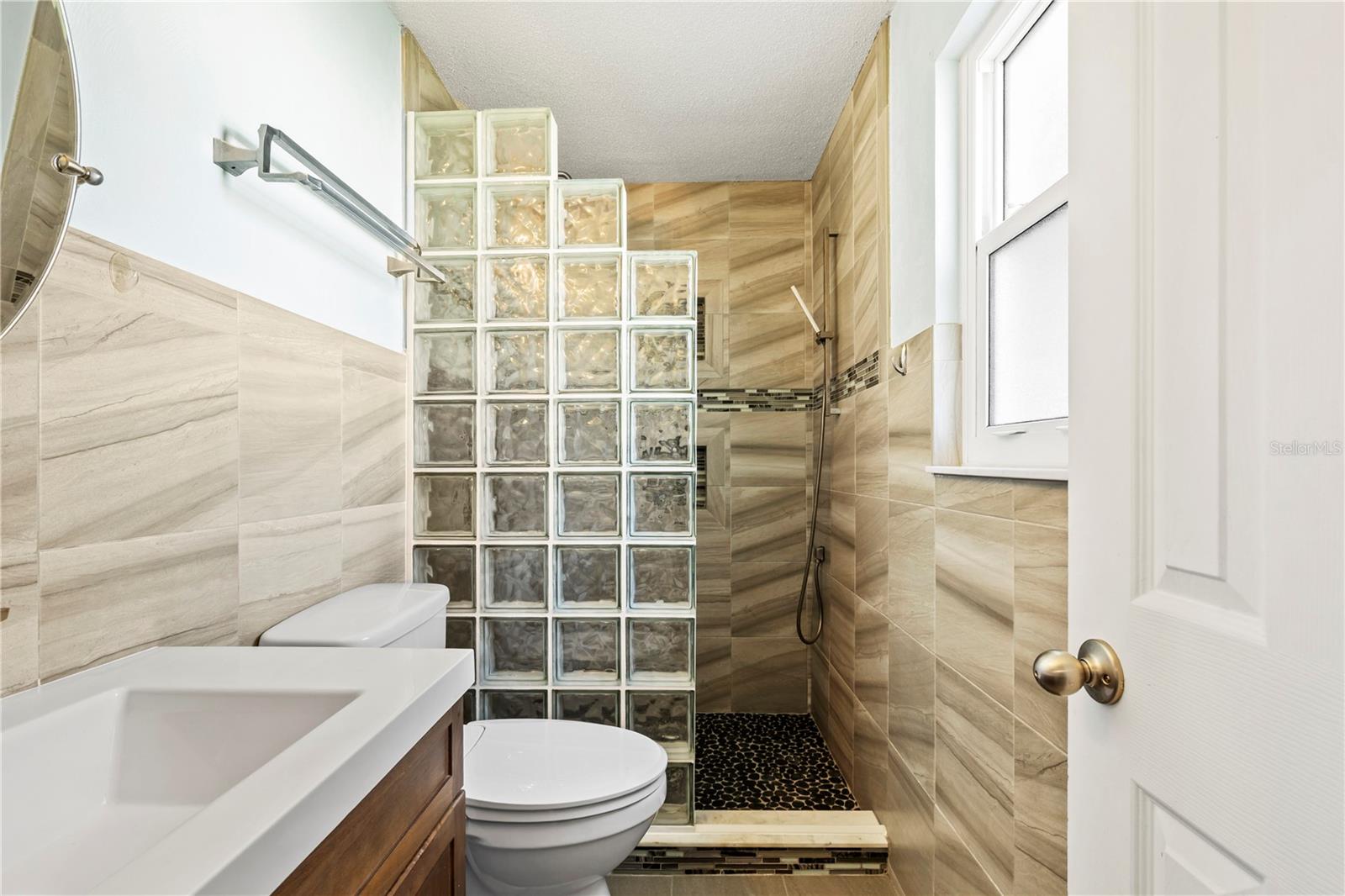 Image 22 of 48 For 536 Peacock Road