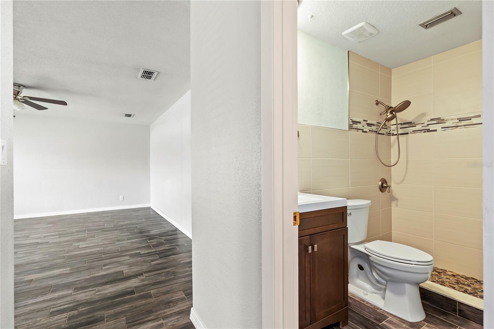 Image 24 of 48 For 536 Peacock Road