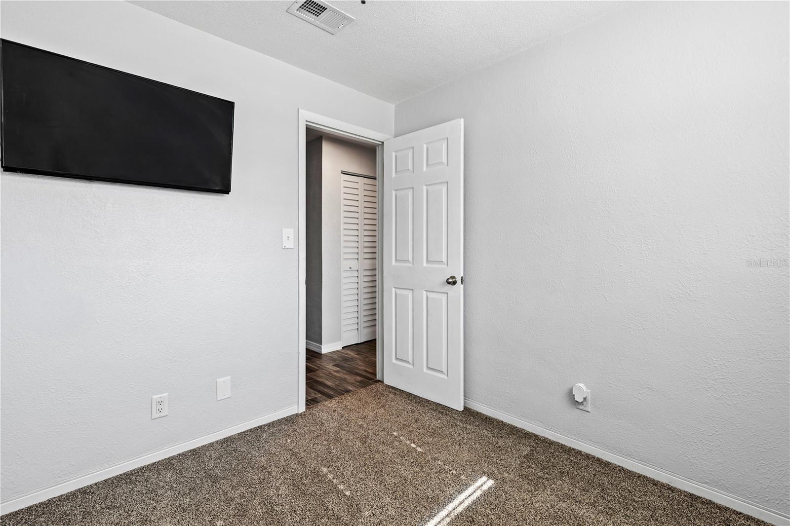 Image 31 of 48 For 536 Peacock Road