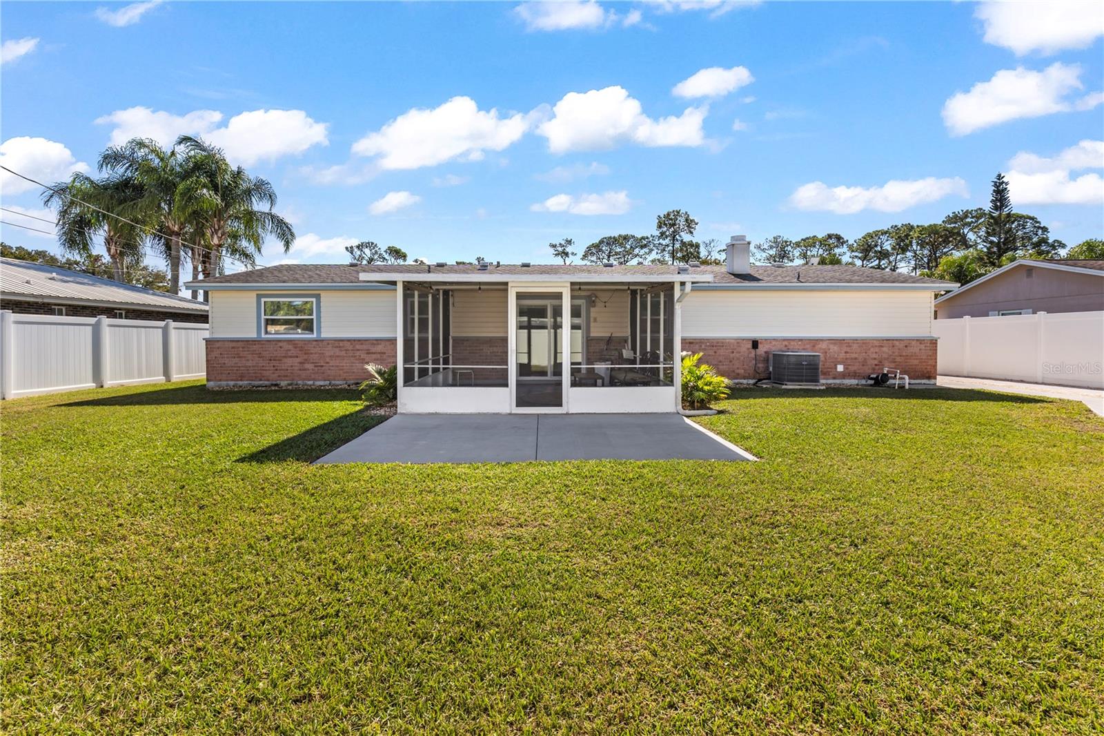 Image 4 of 48 For 536 Peacock Road