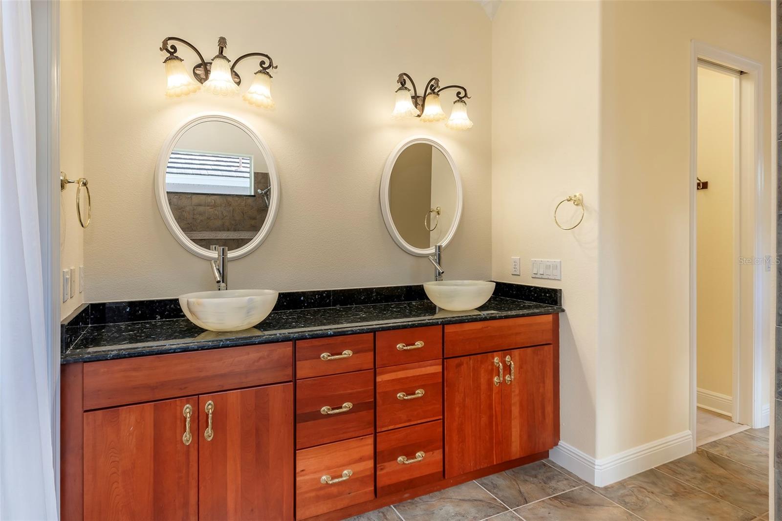 Image 12 of 24 For 522 Newhall Lane