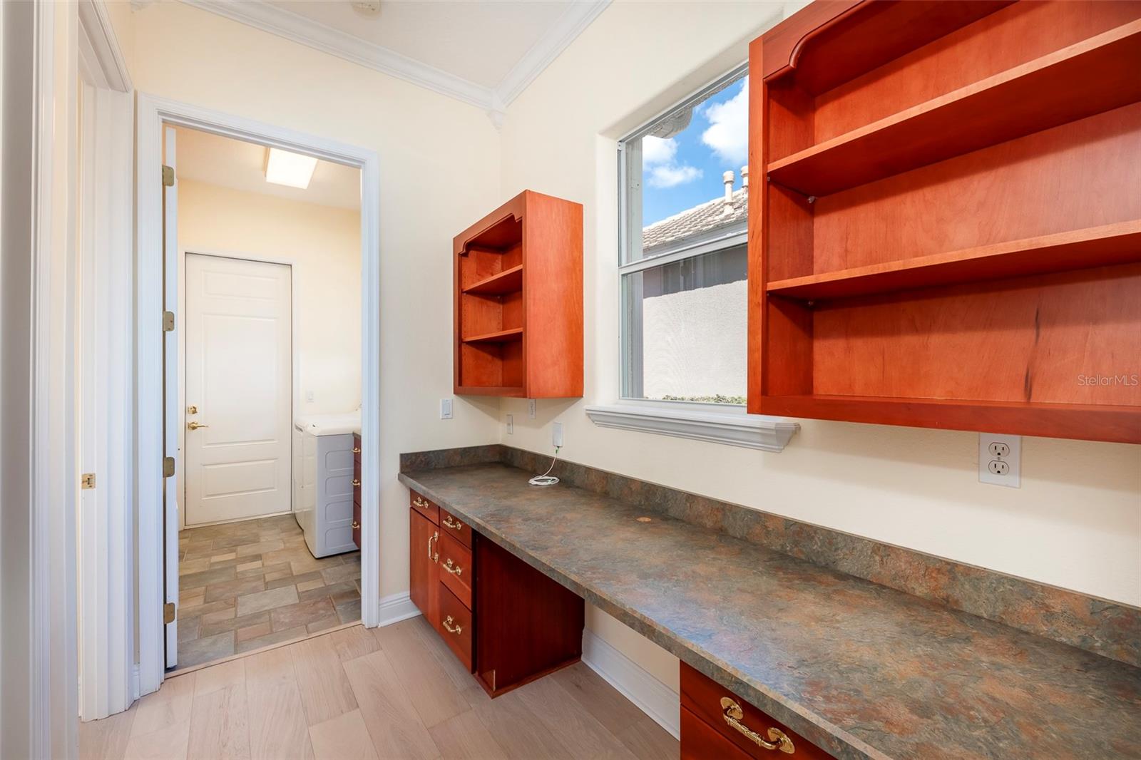 Image 20 of 24 For 522 Newhall Lane