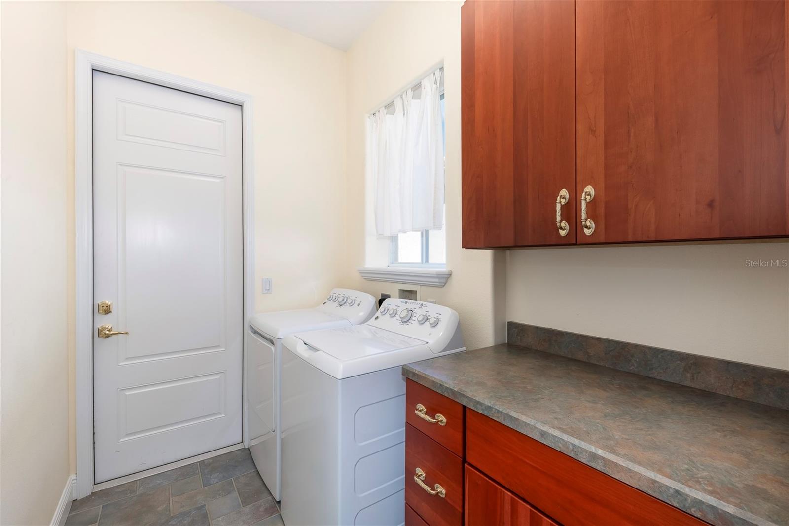 Image 21 of 24 For 522 Newhall Lane