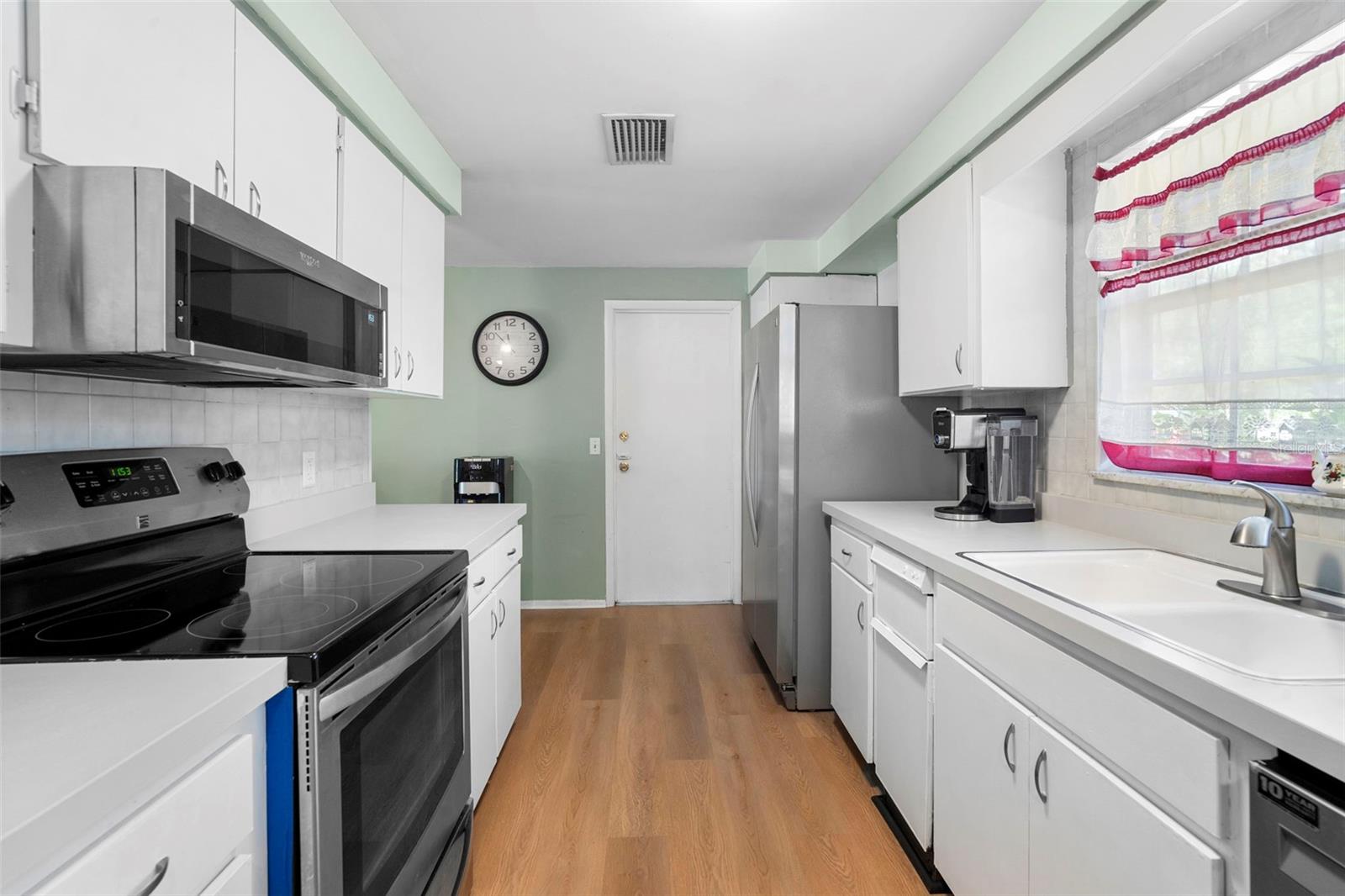 Image 5 of 42 For 270 Holly Drive