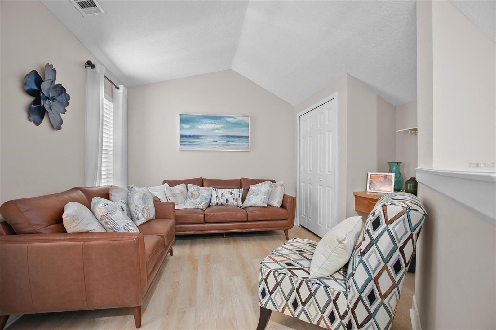 Image 26 of 39 For 1570 Farrindon Circle