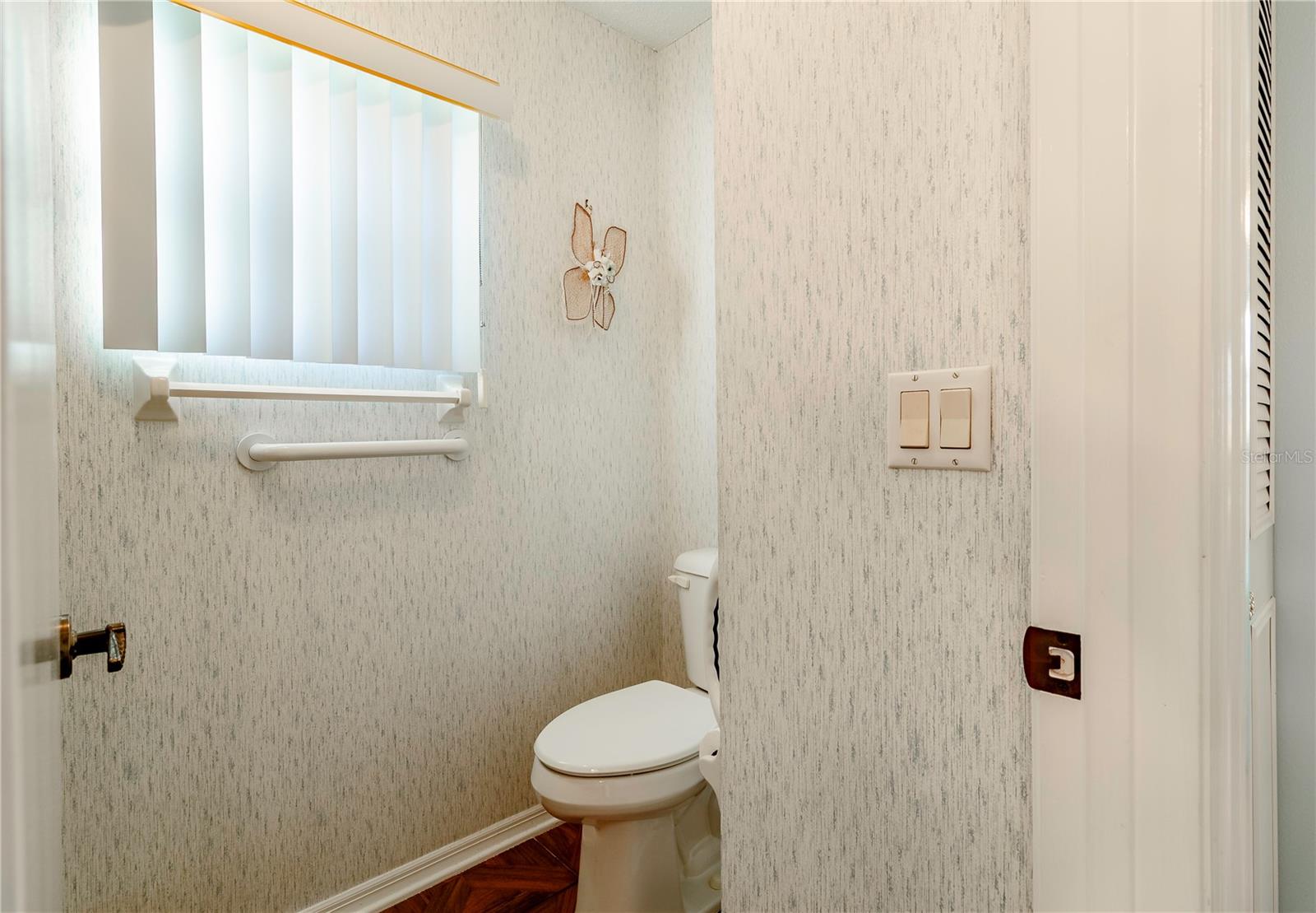 Image 22 of 38 For 2420 Pine Tree Circle Drive