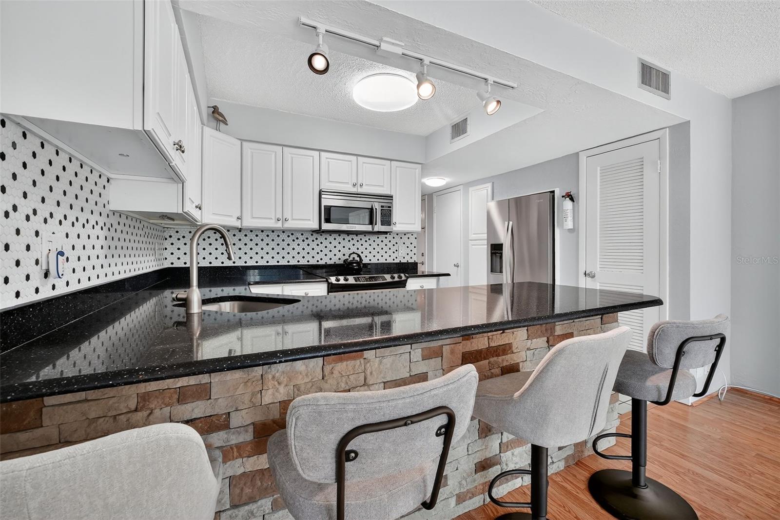 Image 8 of 51 For 1437 Atlantic Avenue 105