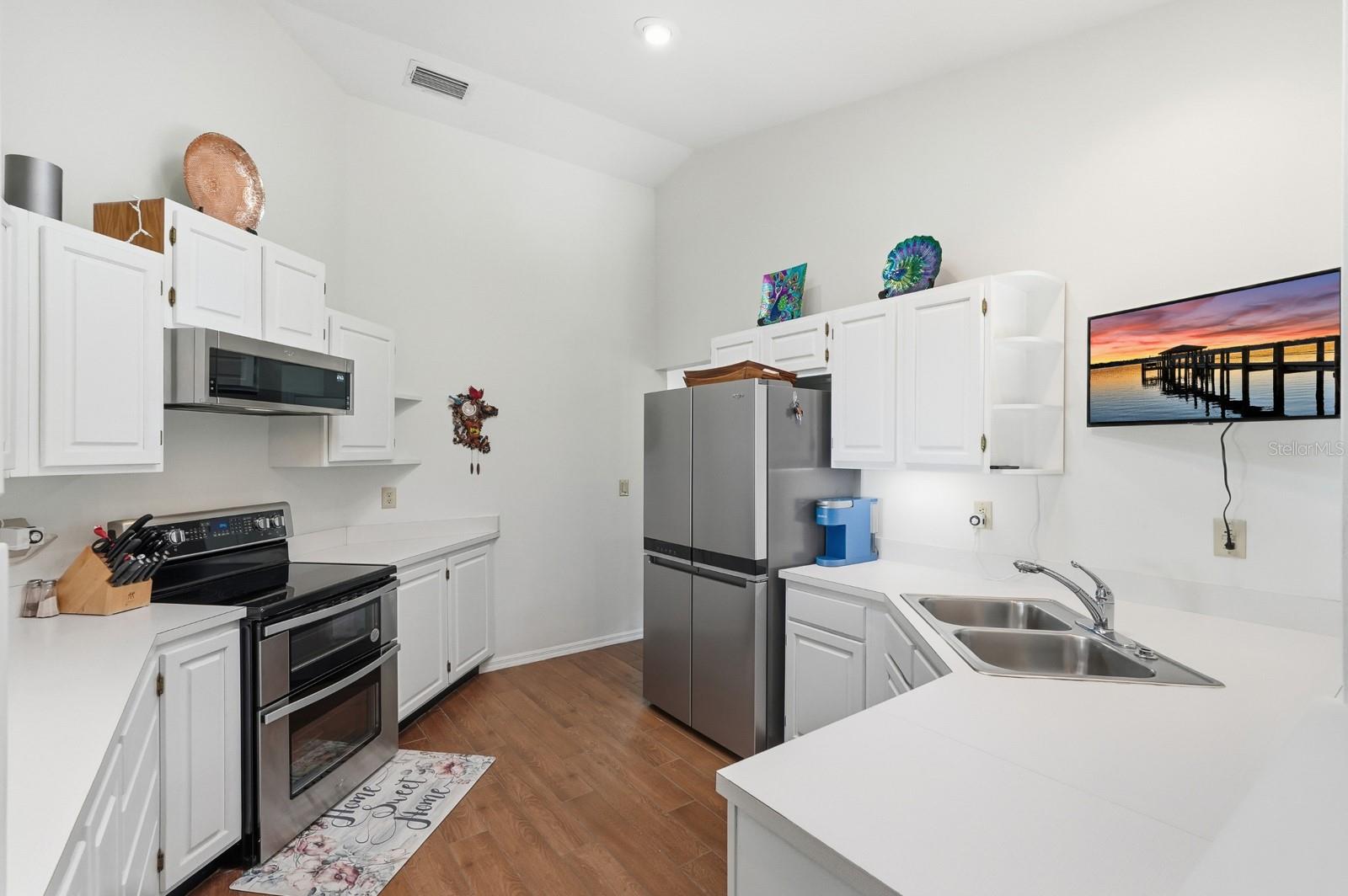 Image 18 of 75 For 460 Spring Forest Drive