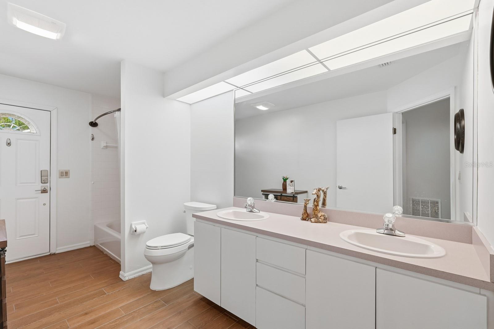 Image 24 of 75 For 460 Spring Forest Drive