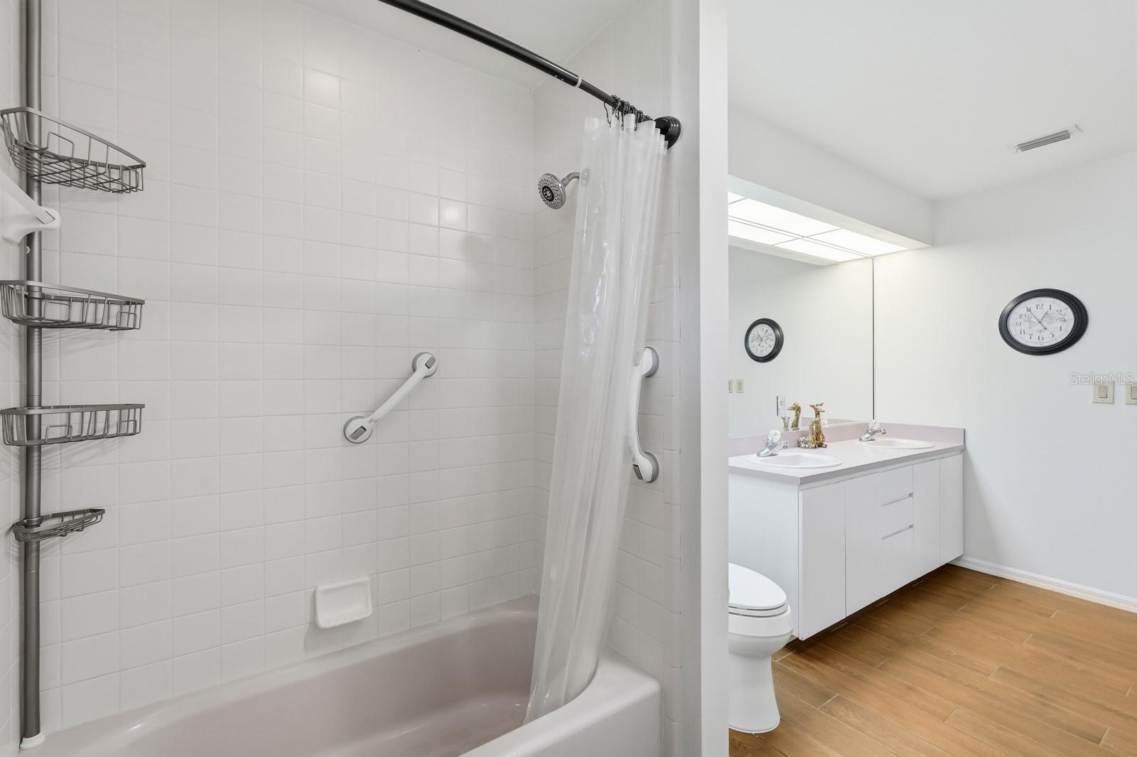 Image 25 of 75 For 460 Spring Forest Drive