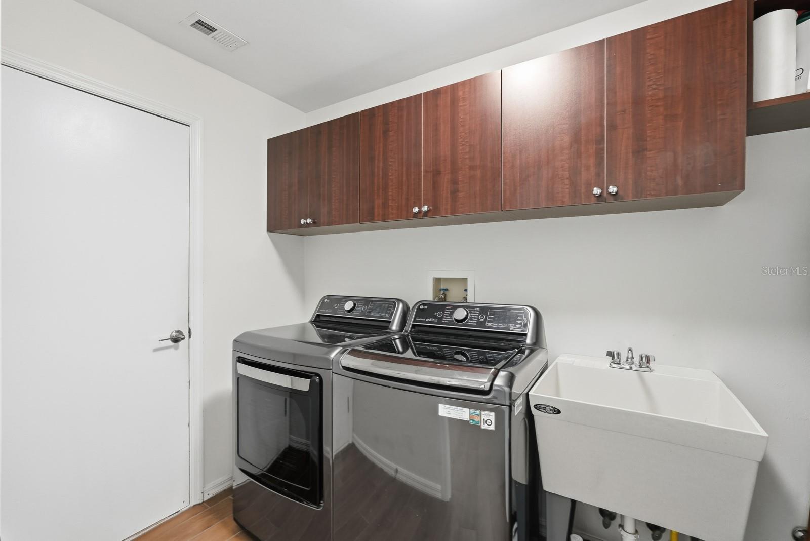 Image 28 of 75 For 460 Spring Forest Drive