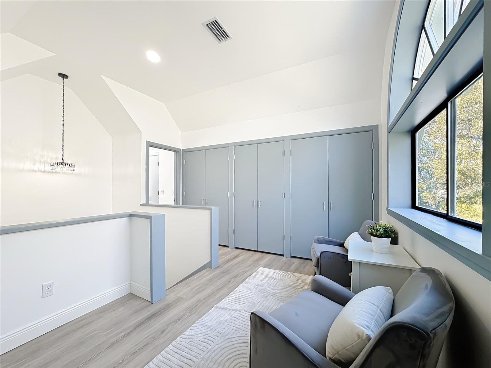 Image 41 of 79 For 506 Oakland Ter