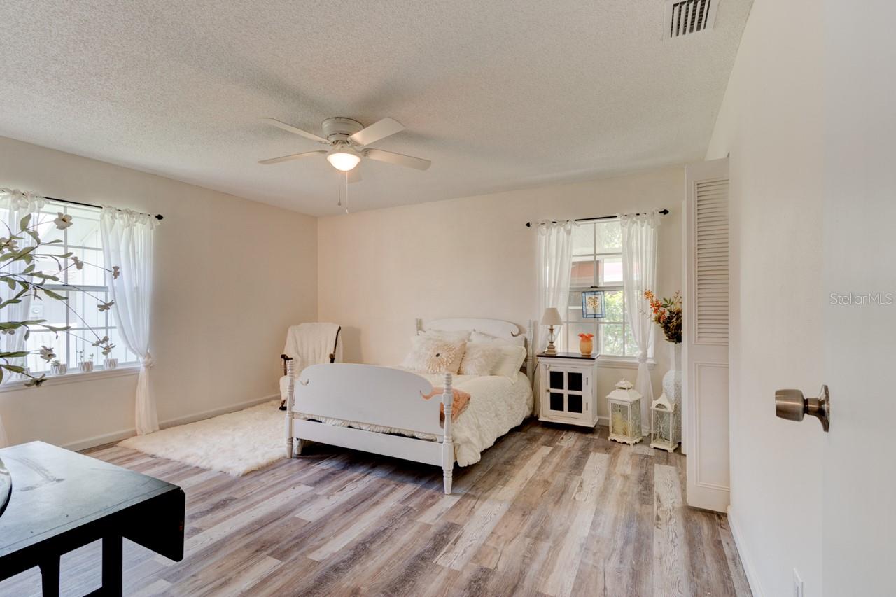 Image 18 of 21 For 9 Par Drive 