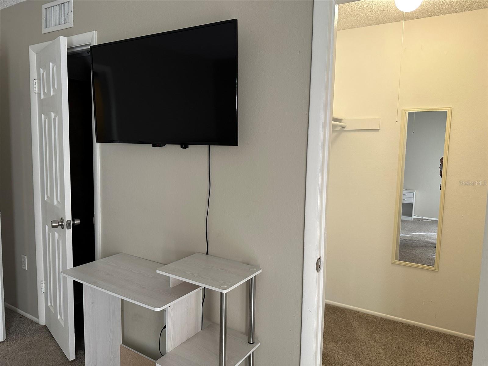 Image 16 of 20 For 6060 Village Circle Ge